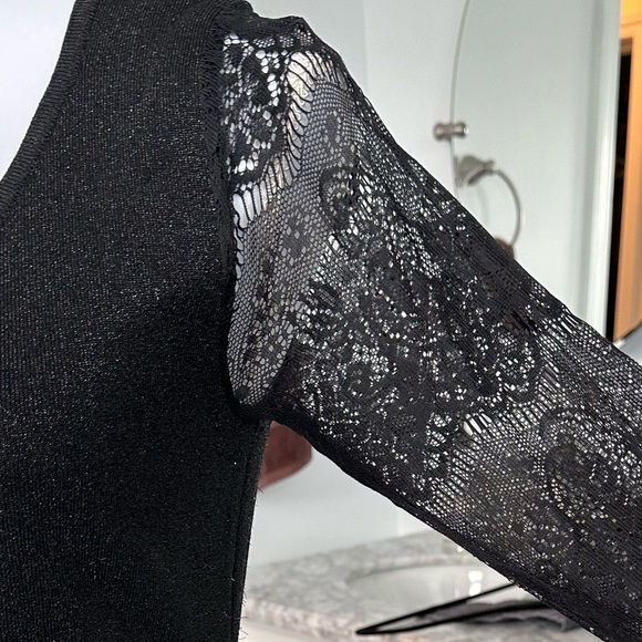 Carmen Marc Valvo black party dress with lace sleeves. - Picture 5 of 12